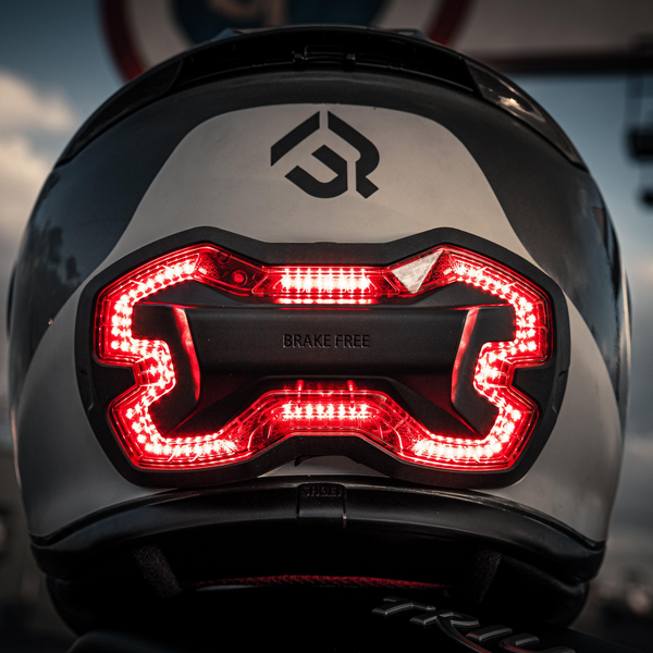 b square motorcycle helmet Brake Free USB-C