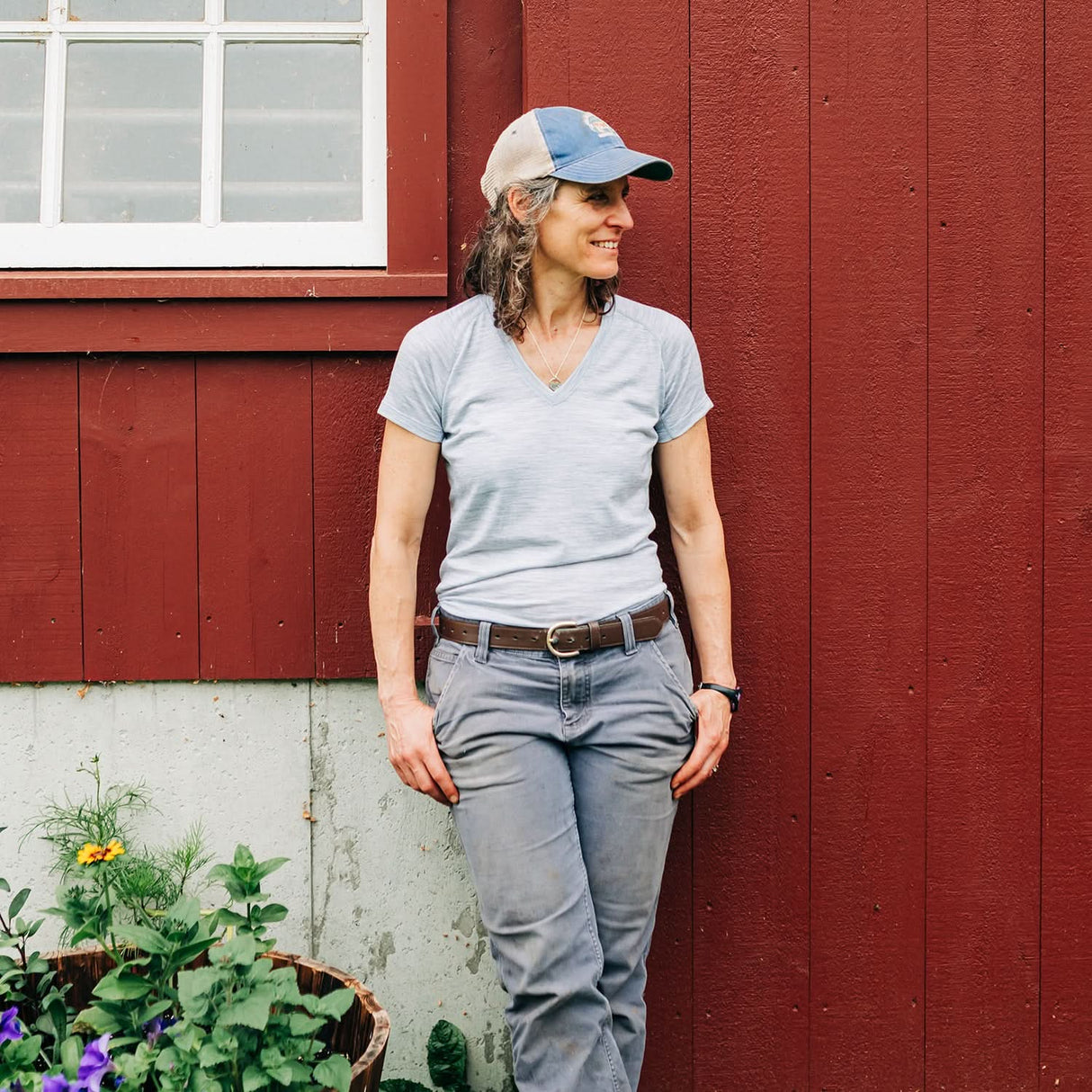 Microweight Women's Wool V-Neck T-Shirt - Woolverino