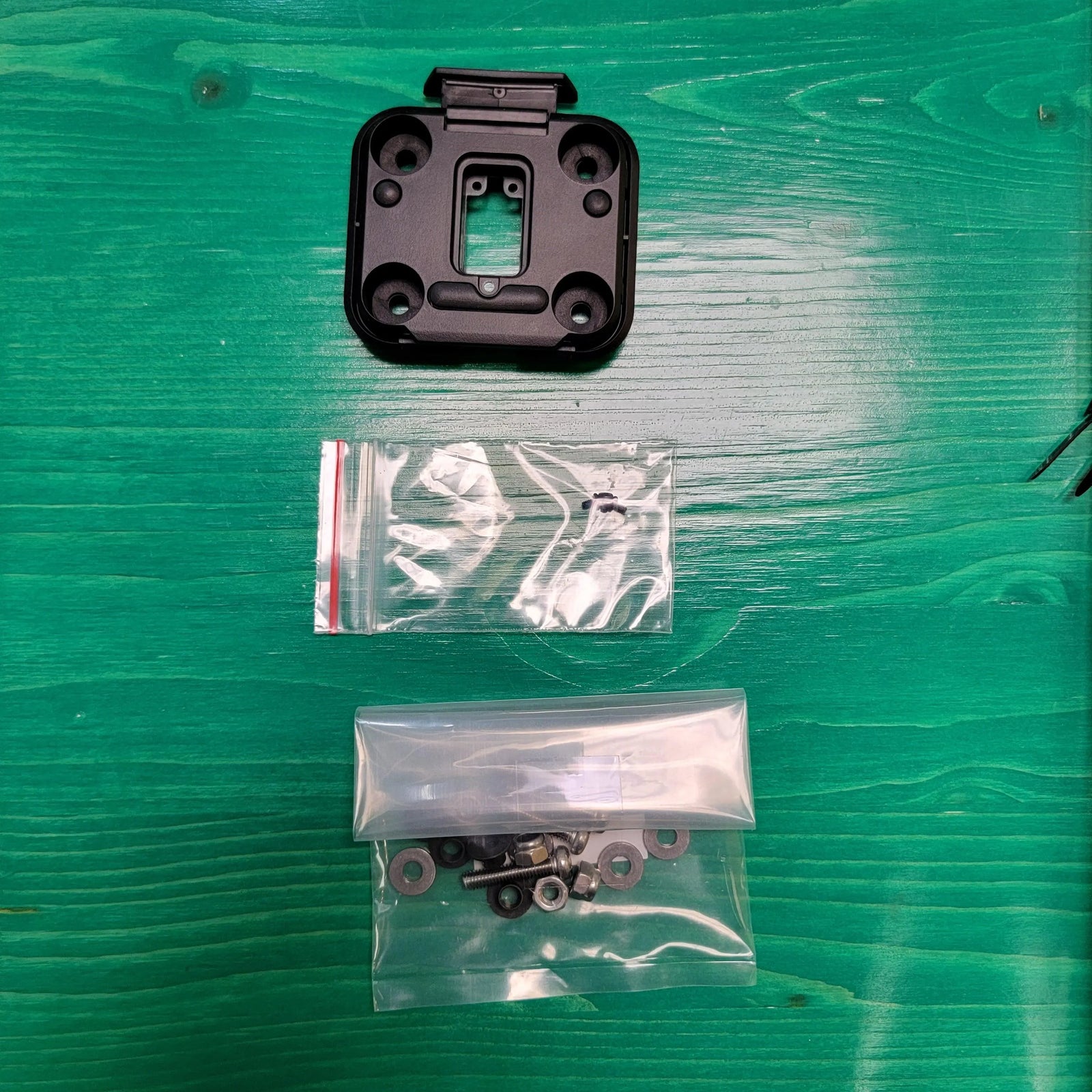 Garmin Motorcycle Power Cable + Mount for zūmo XT2 Motorcycle