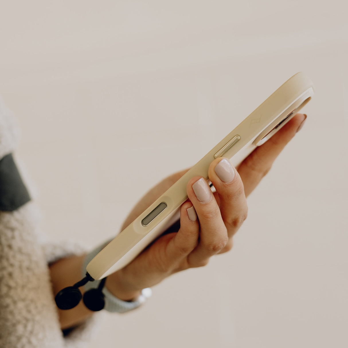 Everyday Clarino Case | iPhone 16 Pro Bone