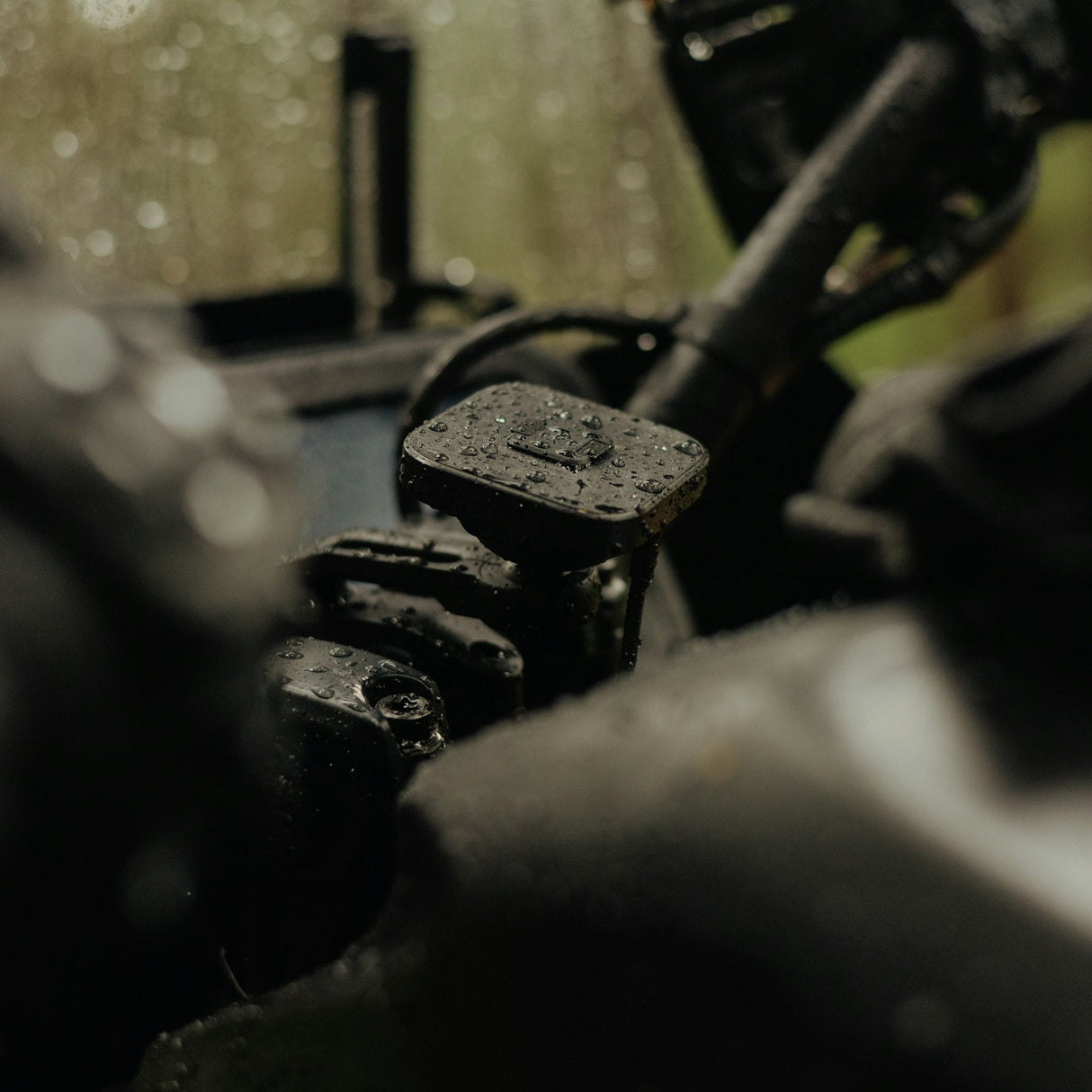 Motorcycle Bar Mount | Charging Locking Qi2